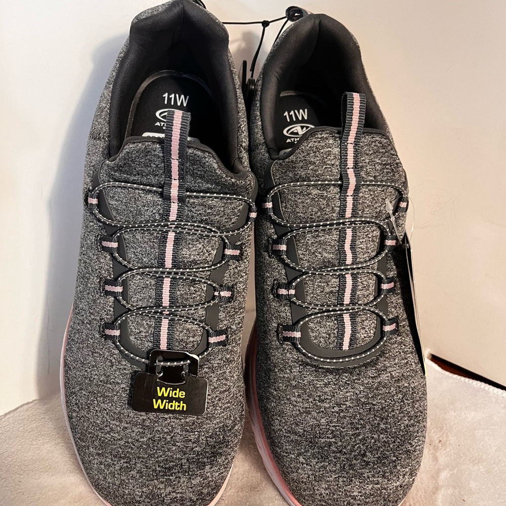 Athletic women’s size 11